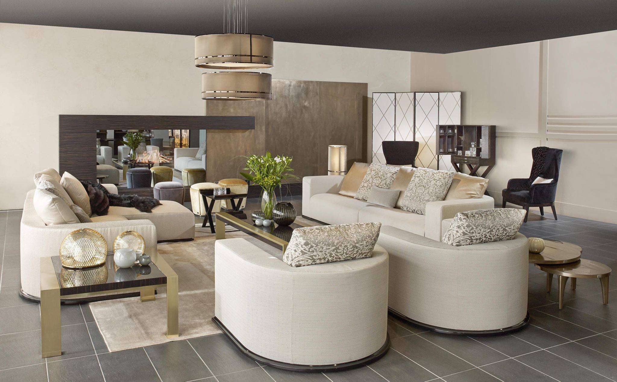 Phòng khách hiện đại với sofa trắng